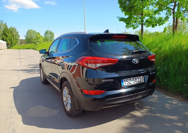 Hyundai Tucson cena 63000 przebieg: 192000, rok produkcji 2015 z Staszów małe 301